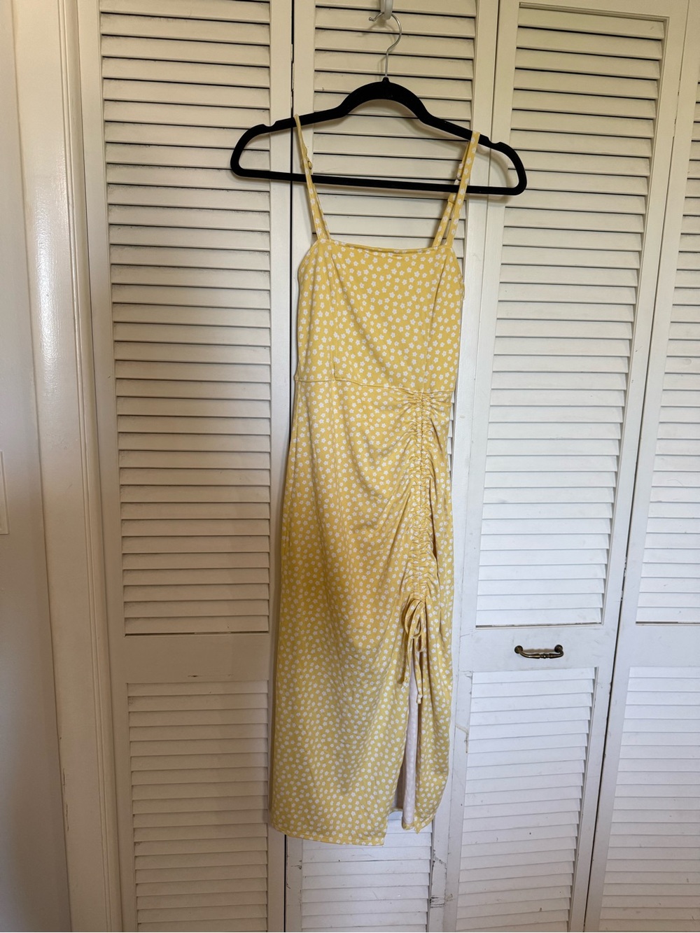 Hollister Yellow Daisy Print Spaghetti-Strap Midi Dress
